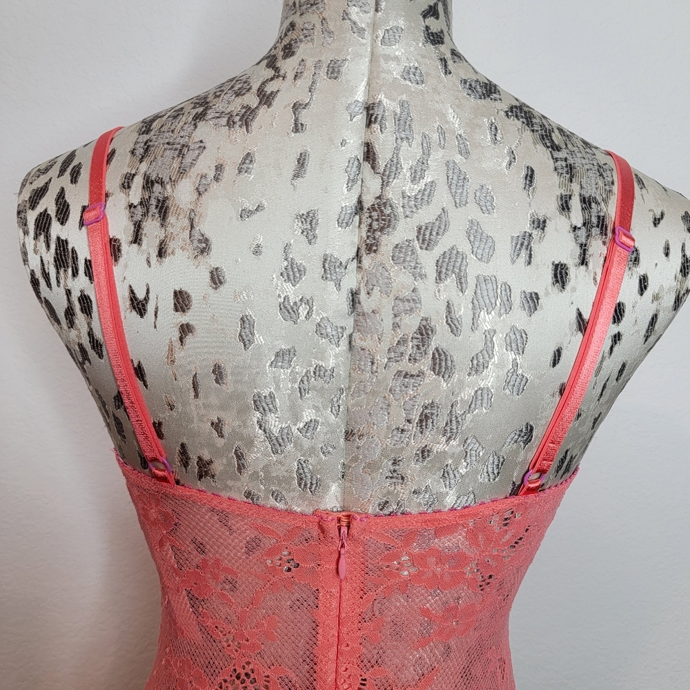 Victoria's Secret Tease Lace Demi Bodysuit. - Picture 9 of 16